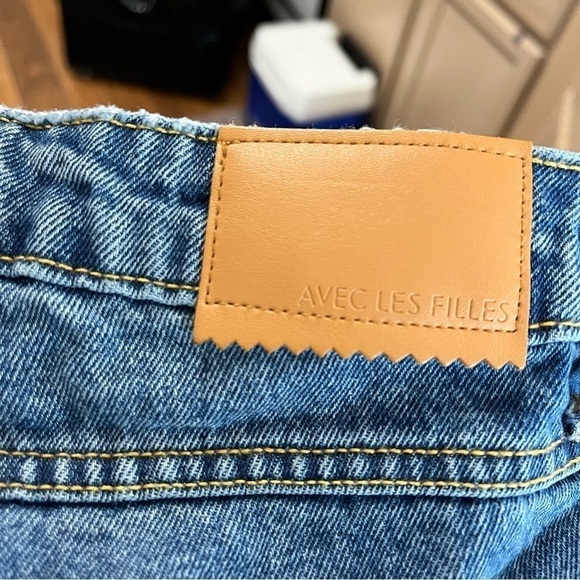 Avec Les Filles High Waisted Mom Jeans Distressed Raw Split Hem Size 29 G2 - Picture 8 of 9